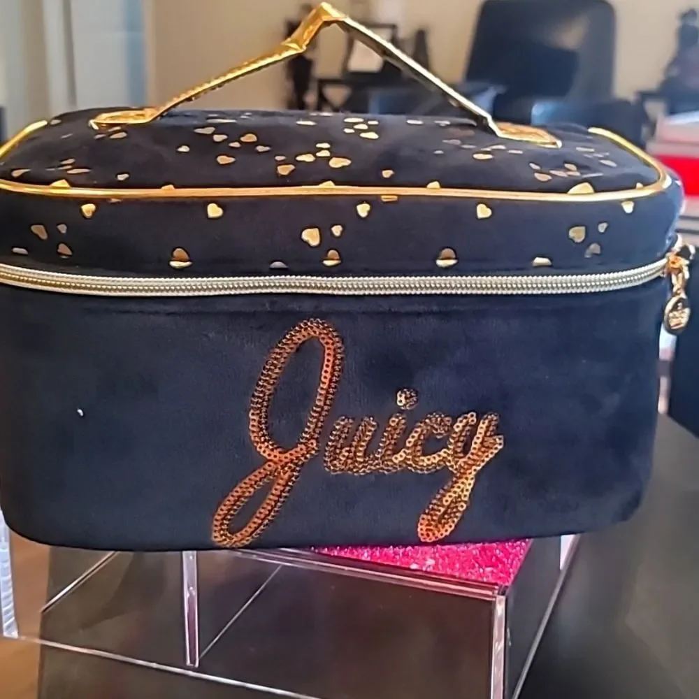 Juicy‎ Couture Gold Logo & Hearts Makeup Carrying Case